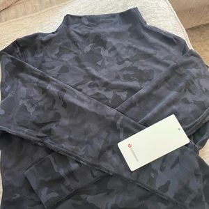 All aligned mock neck LS